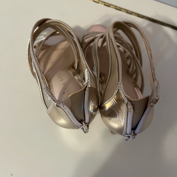 Kelly & Katie Gold Heels - size 8 - Picture 2 of 2
